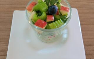 frischer Stangensellerie-Apfel-Salat