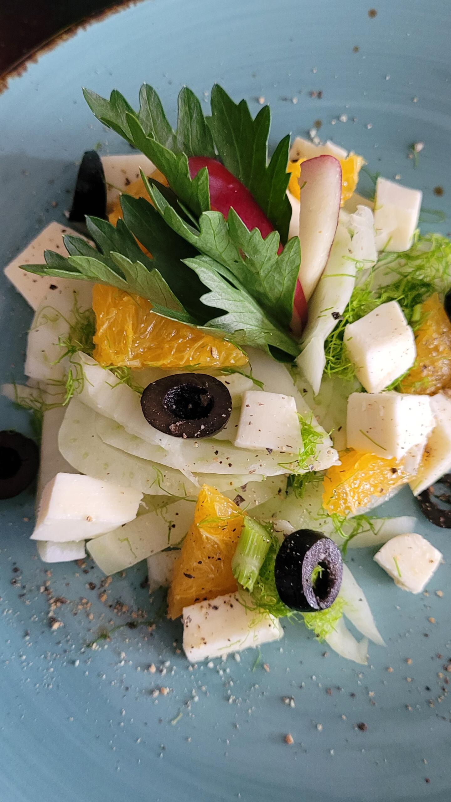 frischer Fenchel-Orangen-Salat mit Oliven und Feta